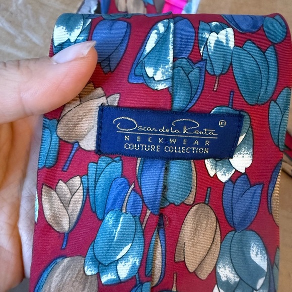 Oscar De La Renta Vintage Made in USA Silk Tulip Patterned Tie - Picture 4 of 4